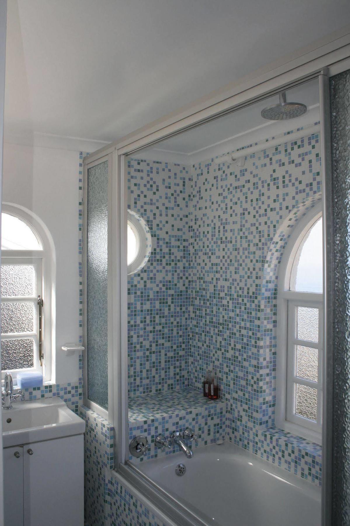 Blue On Blue Bed And Breakfast St James Esterno foto