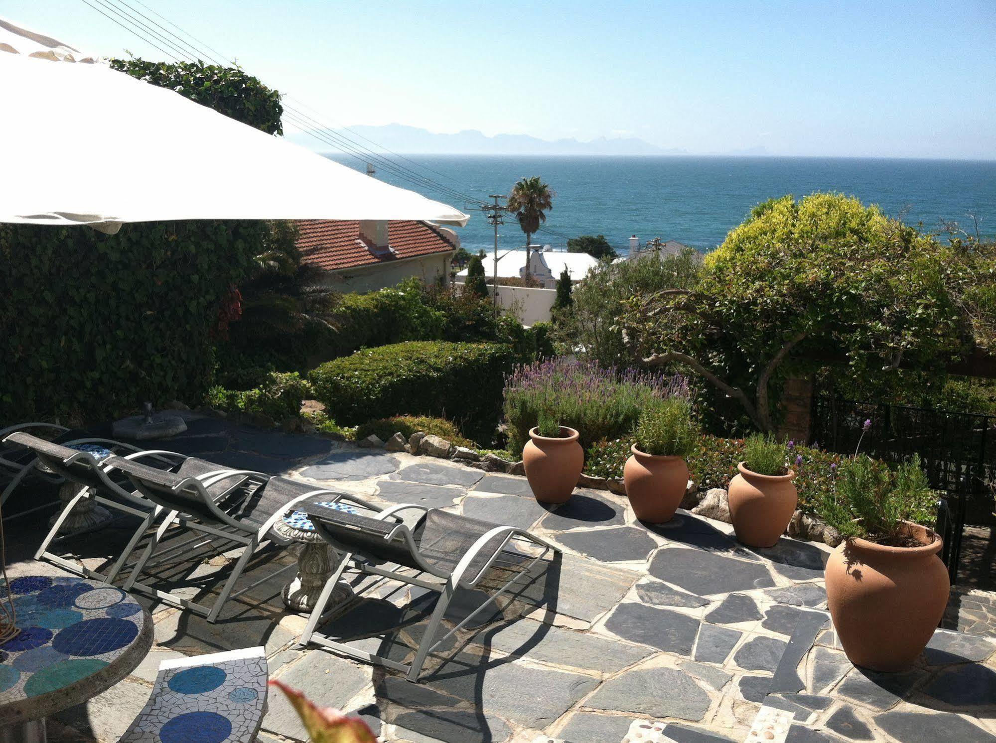 Blue On Blue Bed And Breakfast St James Esterno foto