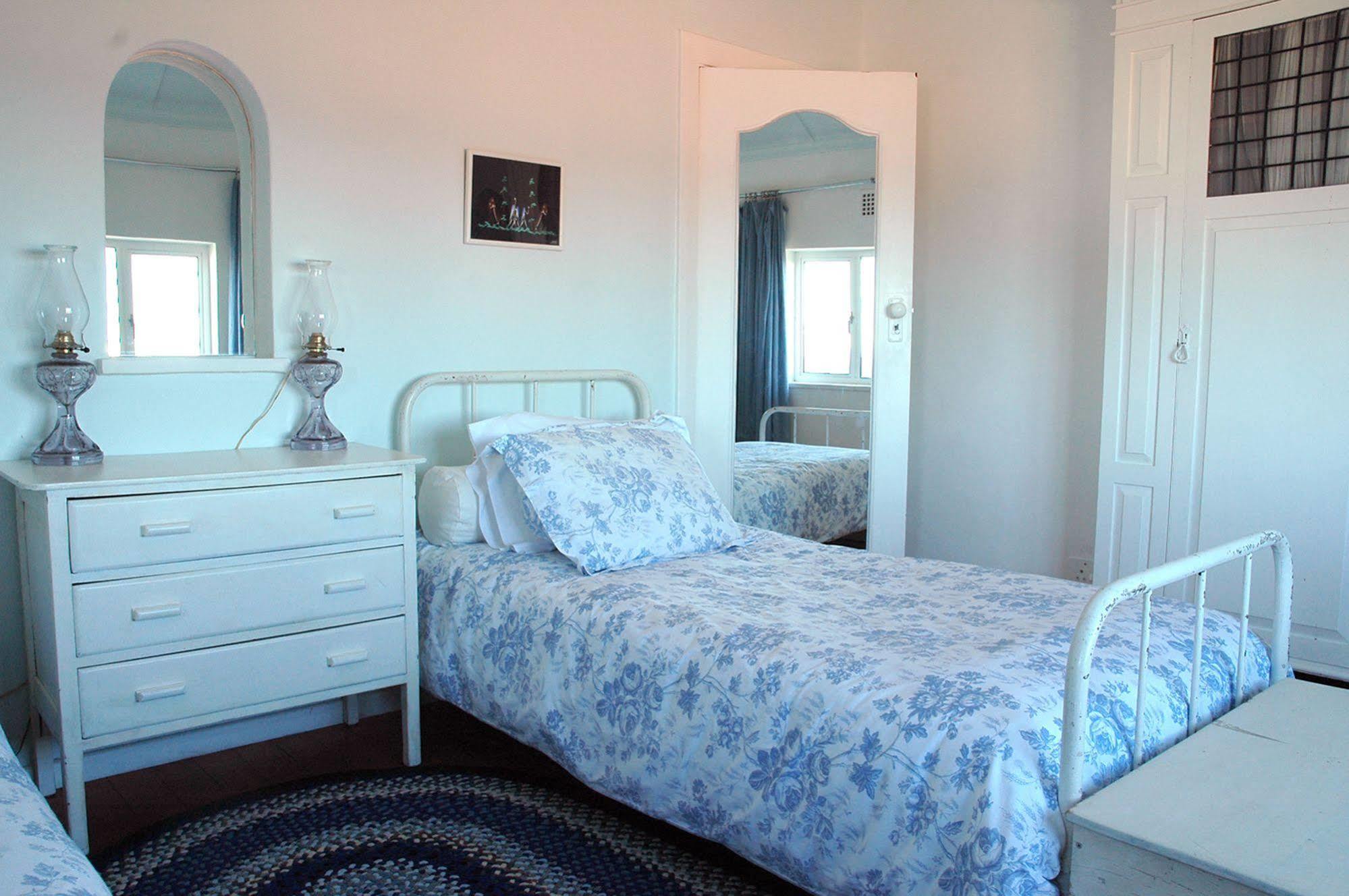 Blue On Blue Bed And Breakfast St James Esterno foto