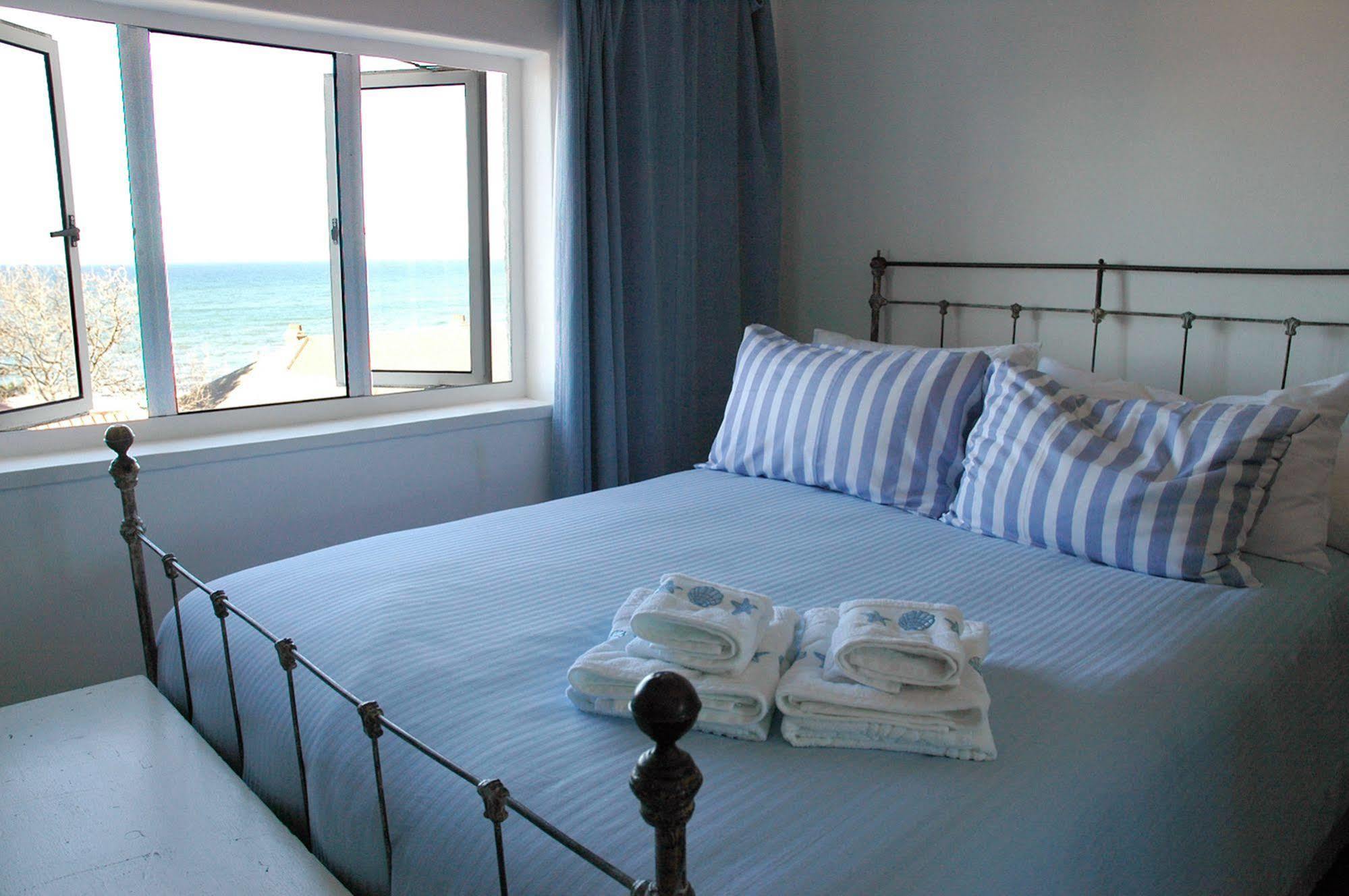 Blue On Blue Bed And Breakfast St James Esterno foto