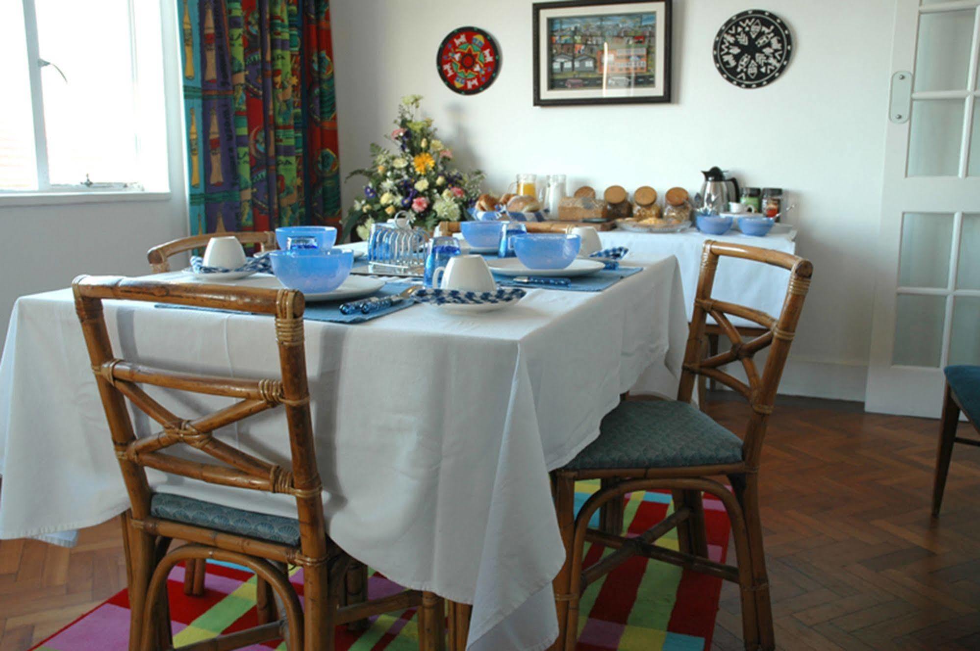 Blue On Blue Bed And Breakfast St James Esterno foto