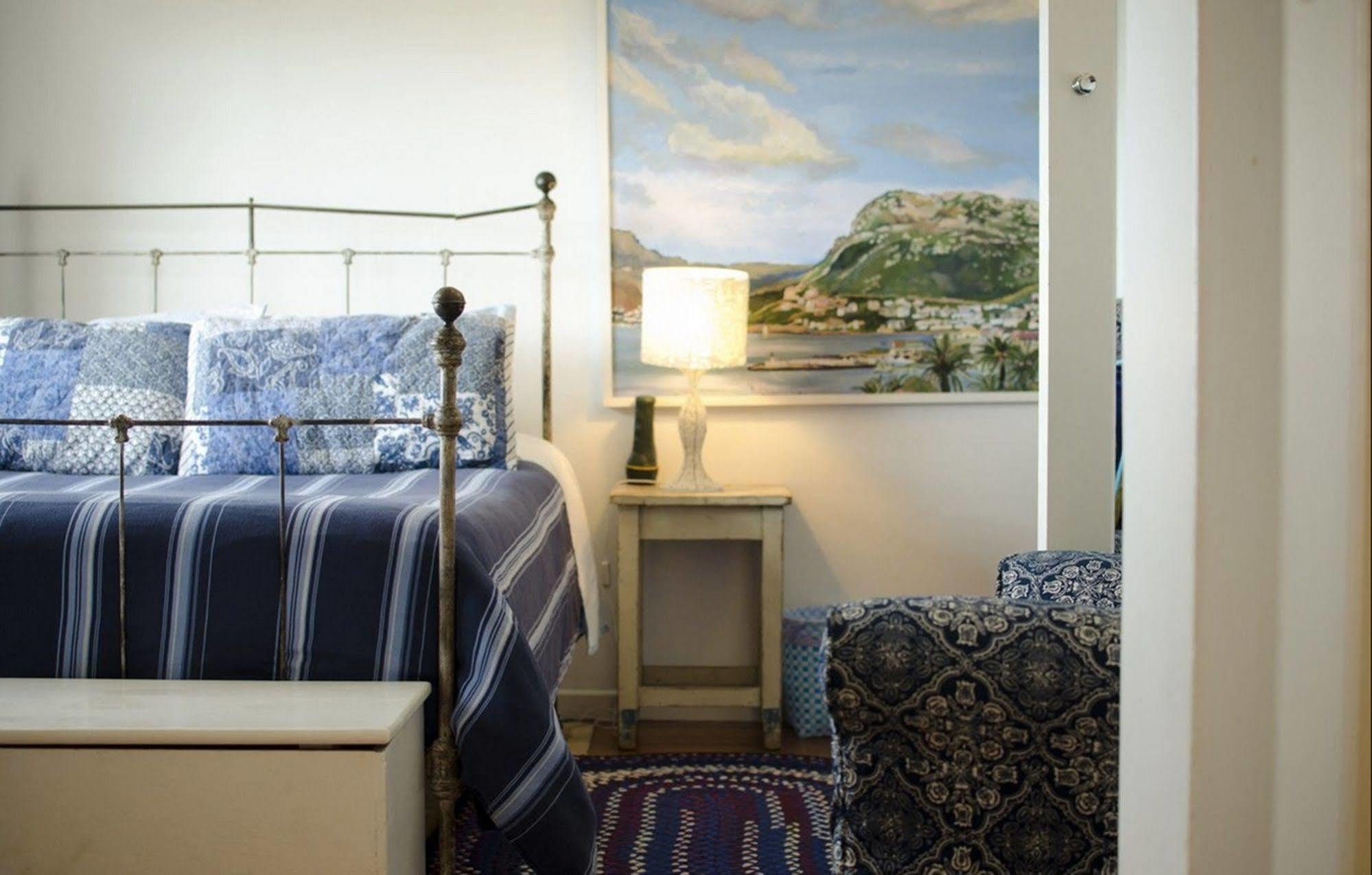 Blue On Blue Bed And Breakfast St James Esterno foto