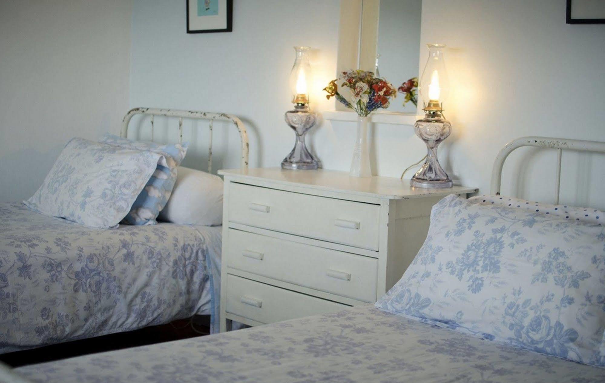Blue On Blue Bed And Breakfast St James Esterno foto